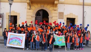 alcuni alunni del San Giovanni Bosco davanti il palazzo di Città