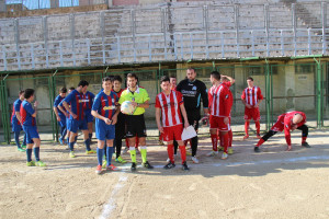 entrata in campo dei giocatori con l'arbitro