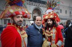 Carmelo Milazzo a Venezia con altri due siciliani che hanno vinto il Carnevale 2016