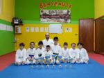 FOTO N-¦ 1 = Atleti in erba del Karate Club di Pietraperzia con il Maestro Salvatore Branciforti