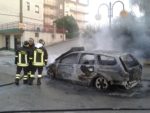 Pietraperzia auto in fiamme via marconi (2)