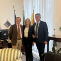 FOTO NATALE 2023 A PIETRAPERZIA. Da Sx sSlvuccio Messina Luisa Lantieri e Carlo Falzone 407425415_368709612349205_4748816758148883321_n