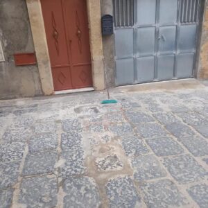 PIETRAPERZIA. Perdite di acqua in alcune strade del paese. Riparati i guasti.